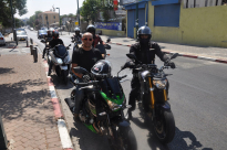 بالصور: منظمو مسيرة الدراجات النارية من يافا يقدمون واجب العزاء لعائلة دوابشة 